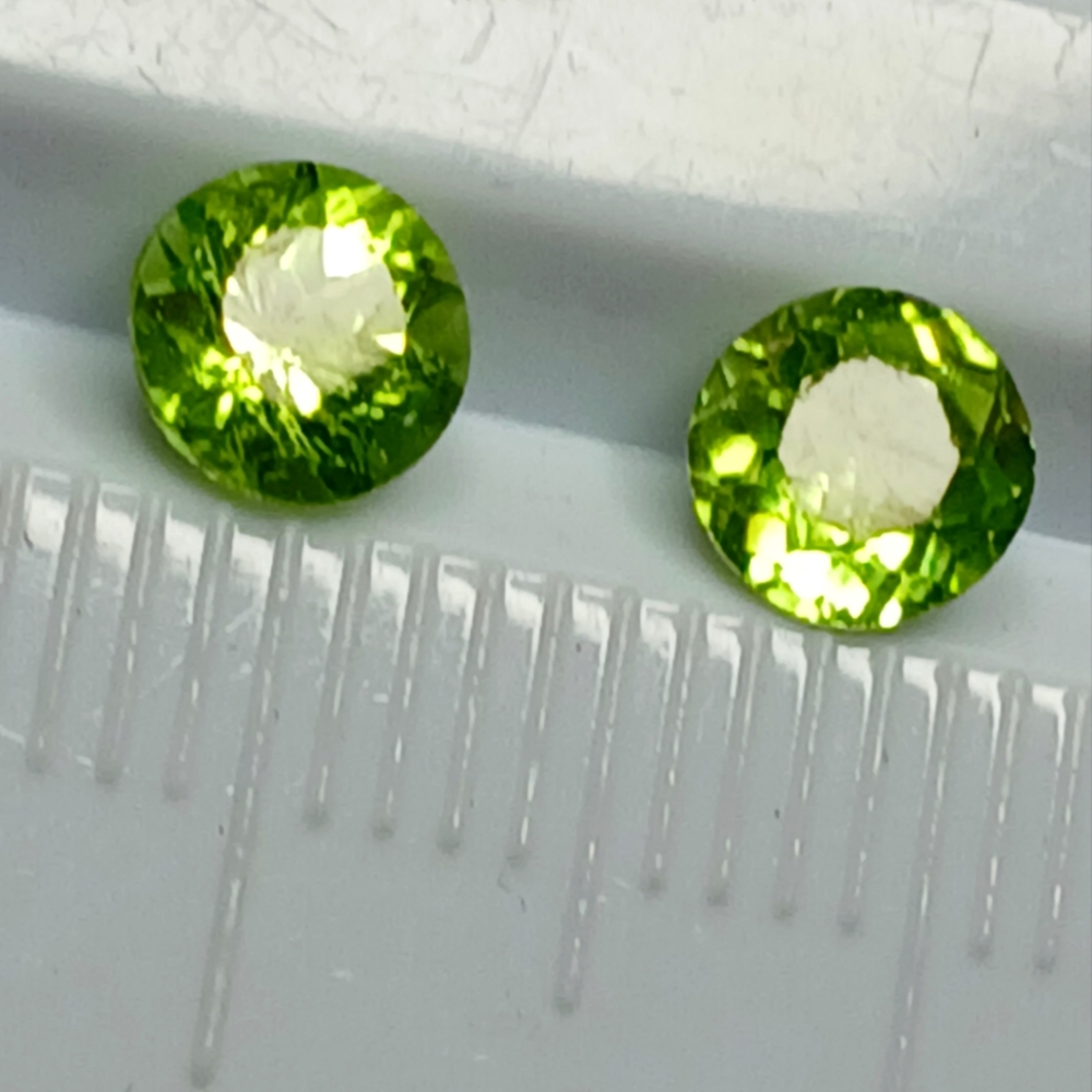 Elegant Green Peridot Gemstone 5mm Duo